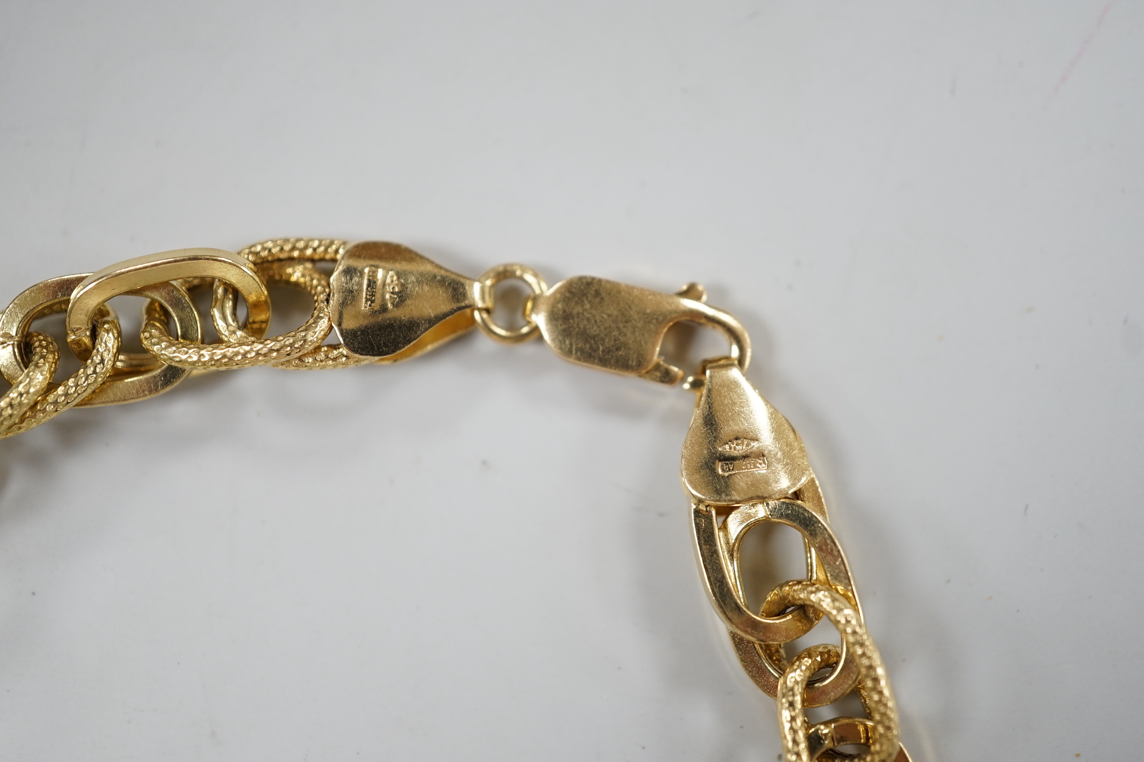 A 20th century Italian 750 yellow metal bracelet, 19cm